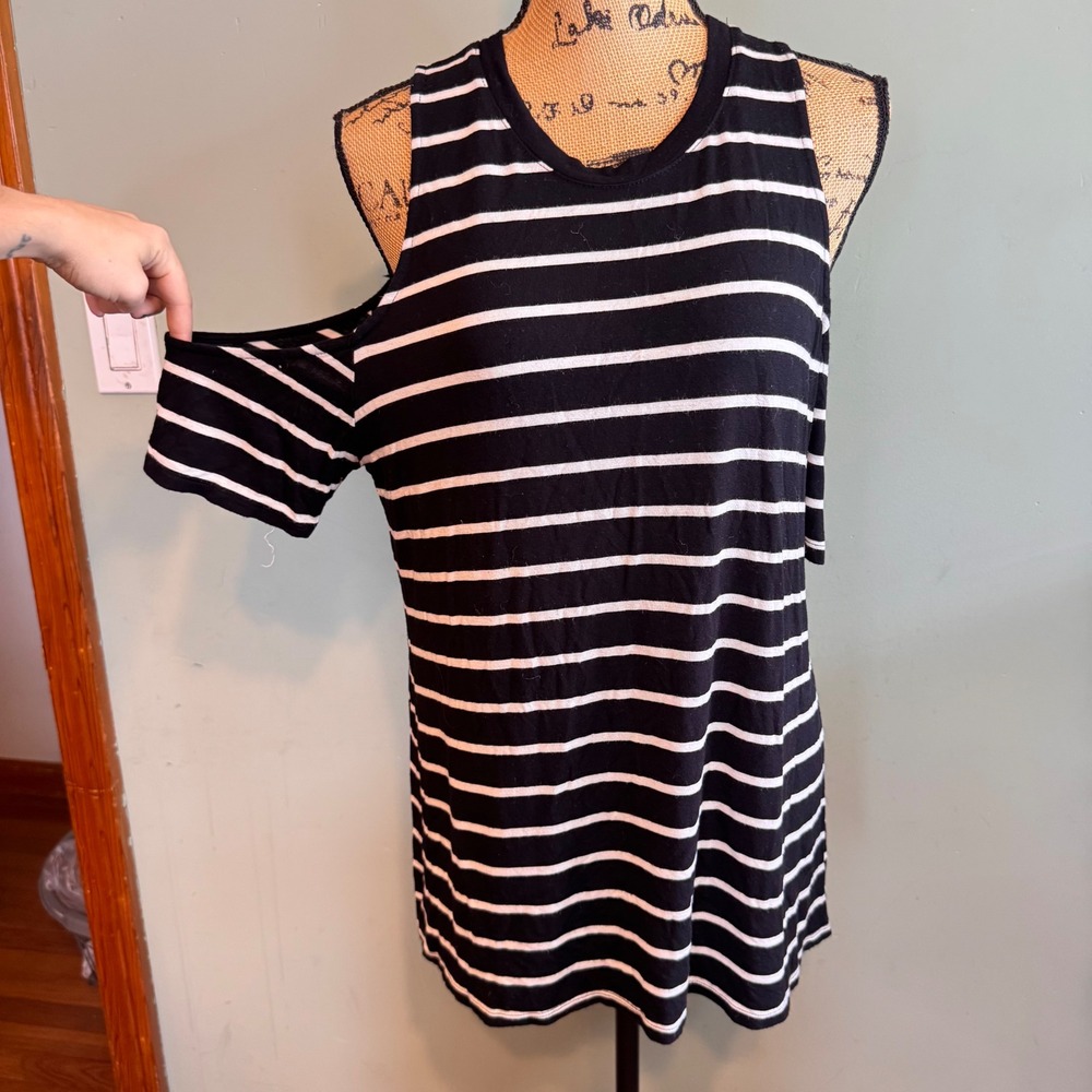 Zenana Outfitters Black White Striped Cold Shoulder Short Sleeve Top Large